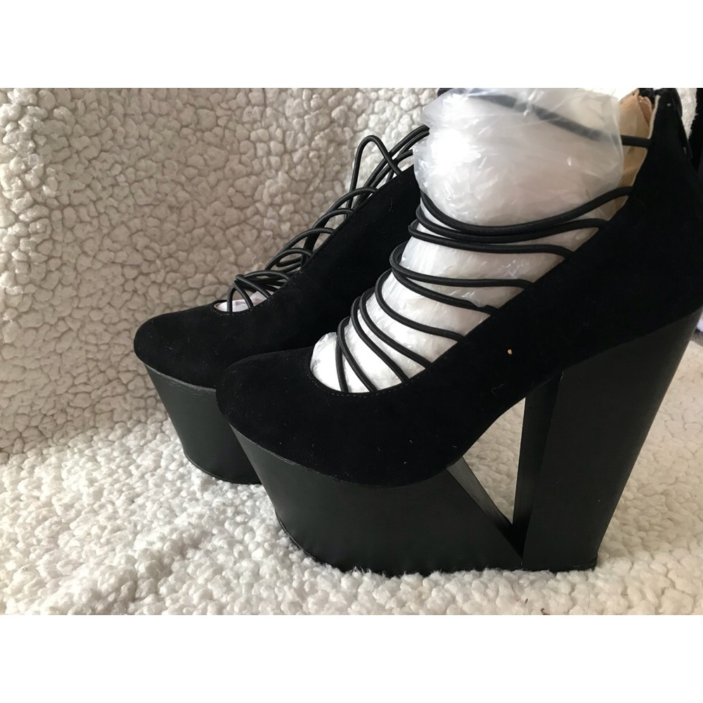 🆕Black wedges